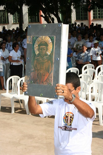 Flickr OFICINA 10 - Textos Franciscanos a Regra ea vida dos Fades Menores é Esta: Observar o Santo Evangelho de N. Sr. Jesus Cristo, Vivendo em obencecia, seme nada de próprio e em Castidade. La règle et la vie des frères inférieurs est la suivante: observer notre Seigneur de Jésus-Christ Évangile saint à travers une vie d'obéissance, sans propriété et dans la chasteté.