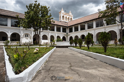 Flickr Le 11 mars 1877, les religieuses Augustinas se promenant du monastère de l'incarnation à Popayan (Colombie), s'installent dans cette résidence située dans le centre colonial de Quito. L'ordre agustinien est une congrégation de la vie apostolique. Ils prétendent suivre le Christ dans la chasteté, la pauvreté et l'obéissance, selon la spiritualité de San Agustín, expriment Seento dans la