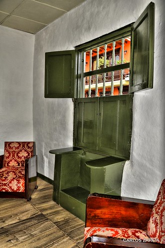 Flickr C'était donc avant. La petite amie assise dans un étrier, la mère assise sur l'autre - en prenant soin d'elle - et le petit ami dans la rue faisant la visite. Bonnes vieilles coutumes !!!!!!!!