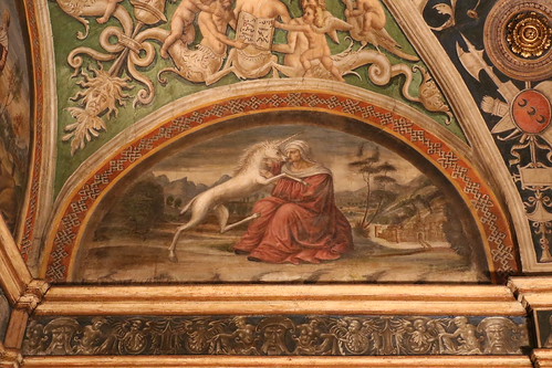Flickr Camera dell'Araldi La pièce décorée de fresques en 1514 par Alessandro Araldi (1460-1527), adjacente à celle du Corrège, faisait également partie de l'appartement de l'abbesse Giovanna da Piacenza. lunette de la vierge à la licorne, symbole de chasteté et de lutte intérieure salle d'Araldi La chambre peinte en 1514 par Alessandro Araldi (1460-1527), à côté de celle du Corrège, faisait également partie de l'appartement de l'abbesse Giovanna da Piacenza. lunette de la vierge avec licorne, symbole de la chasteté et de l'intérieure Chambre du Araldi La chambre peinte en 1514 par Alessandro Araldi (1460-1527), près de la porte du Corrège, faisait également partie de l'appartement de l'abbesse Giovanna da Piacenza.